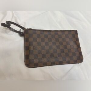 Louis Vuitton Damier Ebene Neverfull Pochette
